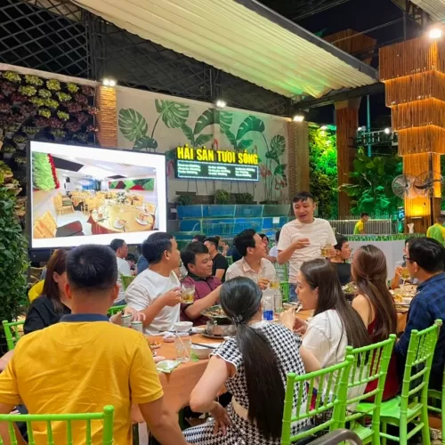 TINH HOA ẨM THỰC TRONG KHÔNG GIAN SÂN VƯỜN XANH MÁT