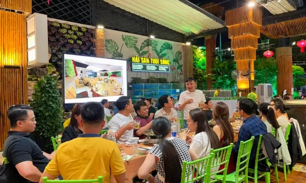 TINH HOA ẨM THỰC TRONG KHÔNG GIAN SÂN VƯỜN XANH MÁT