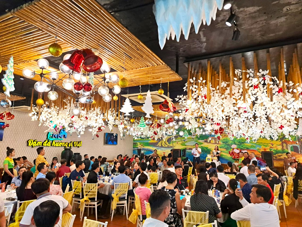 Lựa Chọn Dịch Vụ Tiệc Cưới Sân Vườn Garden Lãng Mạn Tại TP.HCM