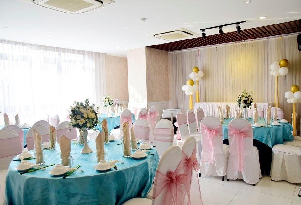 Dịch vụ tổ chức tiệc cưới cung cấp đầy đủ trang thiết bị