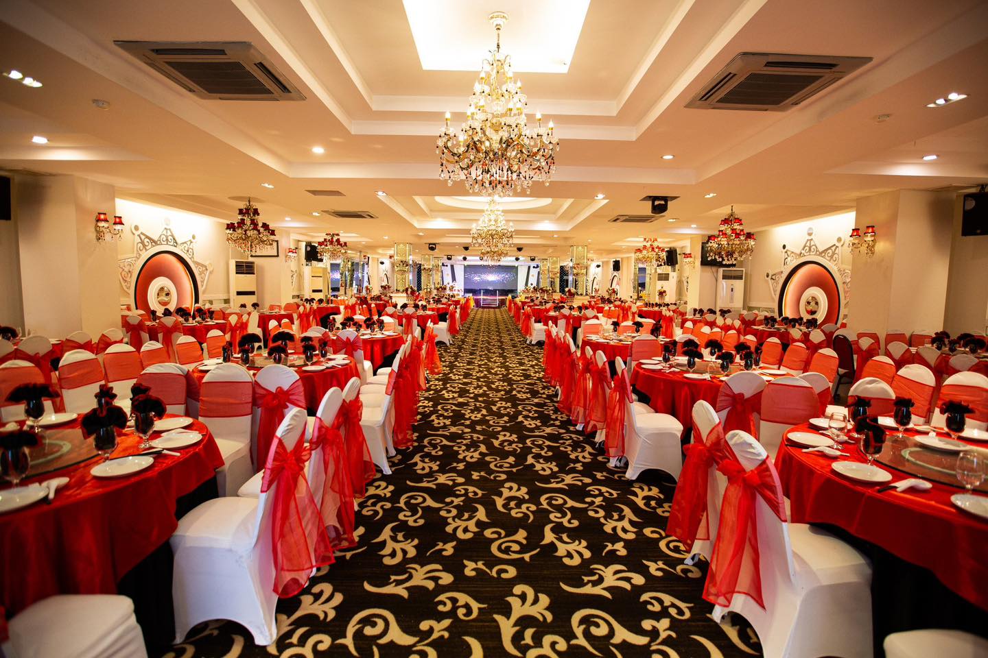 Bước 1: Xác định Ngân Sách & Phong Cách Tiệc Cưới