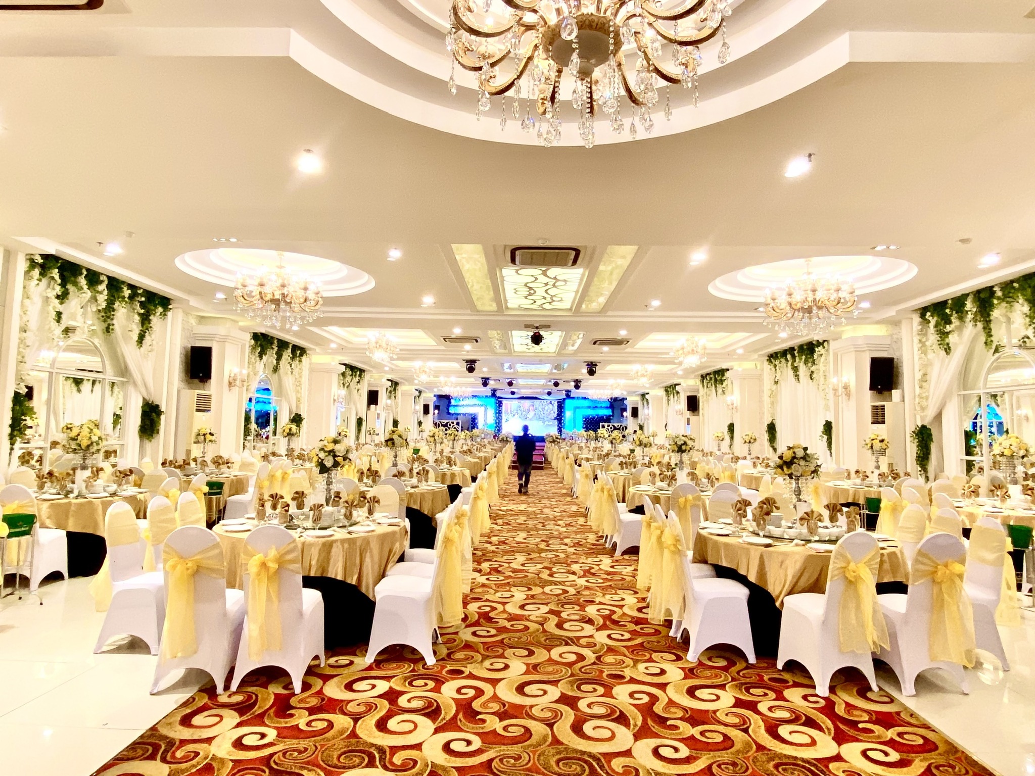 Bước 4: Chuẩn Bị & Giám Sát Thực Tế Nhà hàng tổ chức tiệc cưới từ A–Z