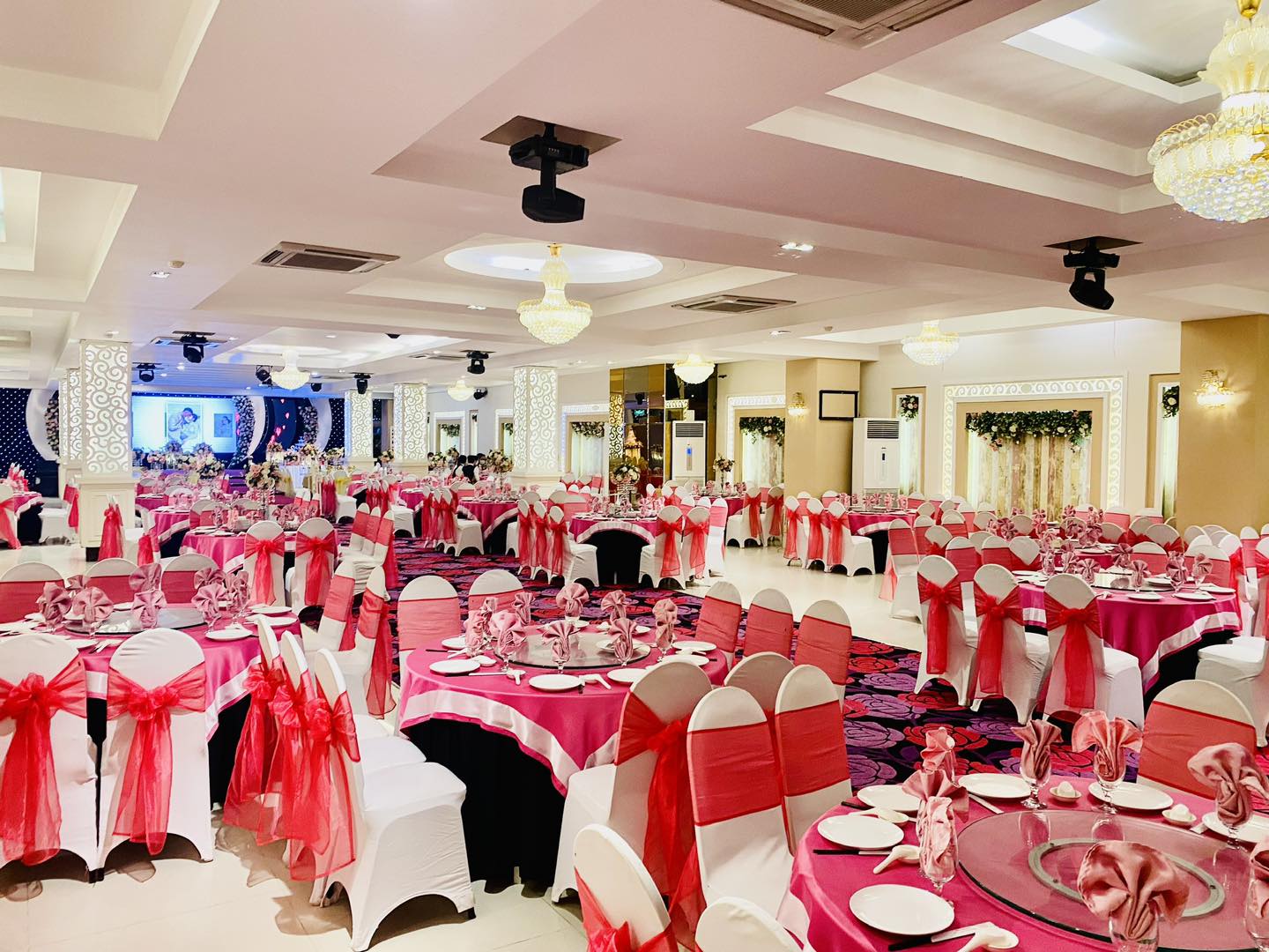 Tận dụng không gian Garden độc đáo Của Nhà hàng tổ chức tiệc cưới